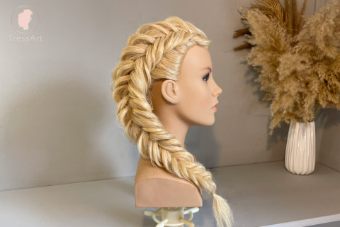 Fishtail hair braiding