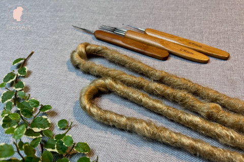 Double-Ended Synthetic Dreadlock Tutorial