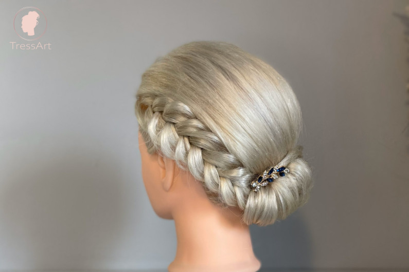 Image of Side bun for short hair course